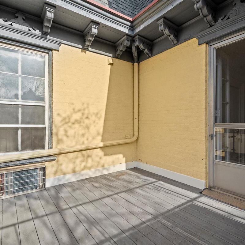 interior of 345 Denniston  Apt.22