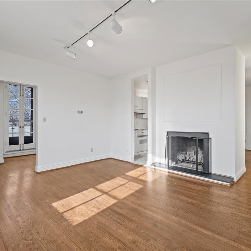 interior of 345 Denniston  Apt.22