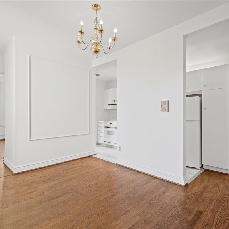 interior of 345 Denniston  Apt.22