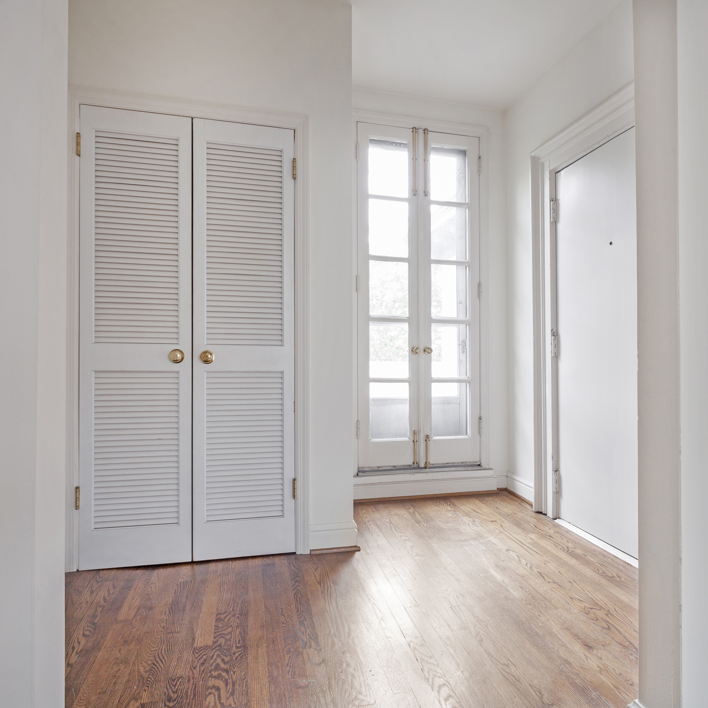 interior of 345 Denniston  Apt.22