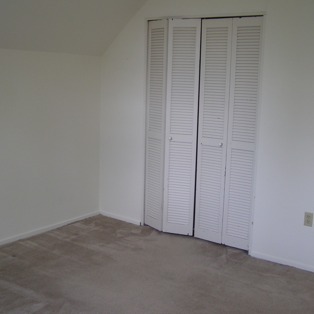 interior of Apt. 32