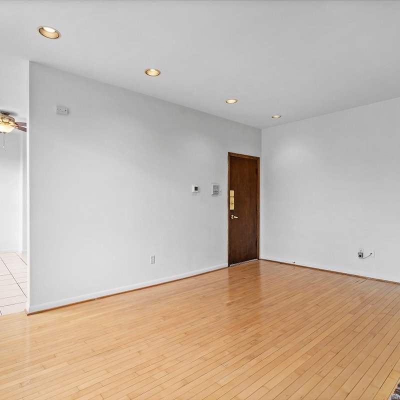 interior of 417 Denniston Apt.3