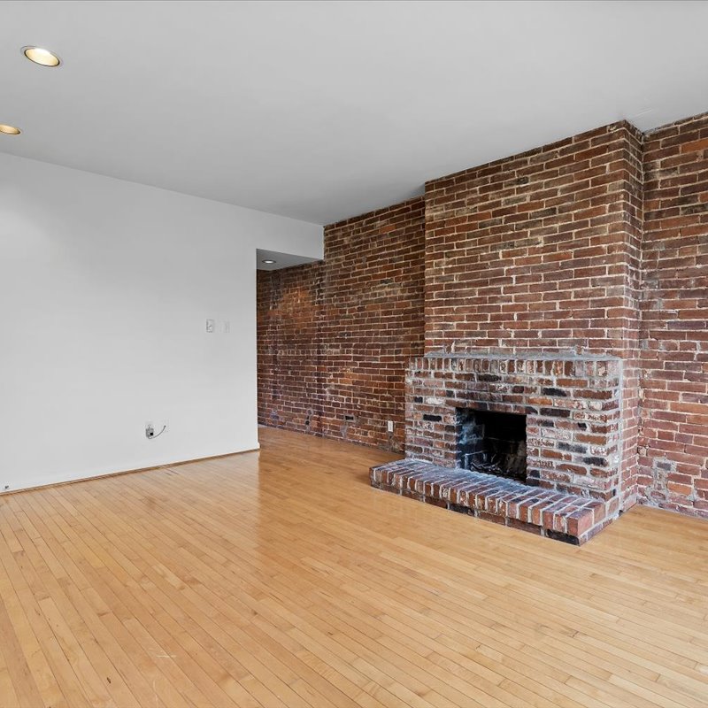 interior of 417 Denniston Apt.3