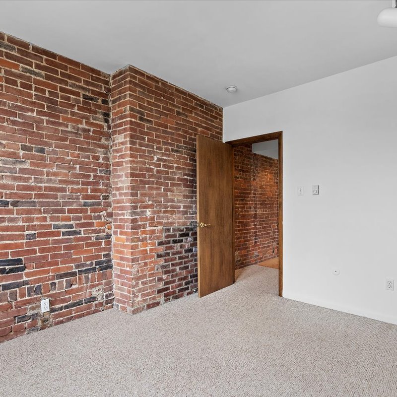 interior of 417 Denniston Apt.3