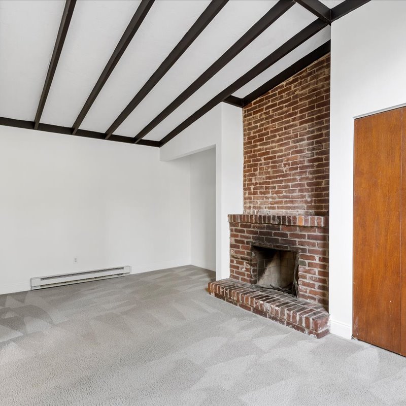 interior of 421 Denniston Apt.1