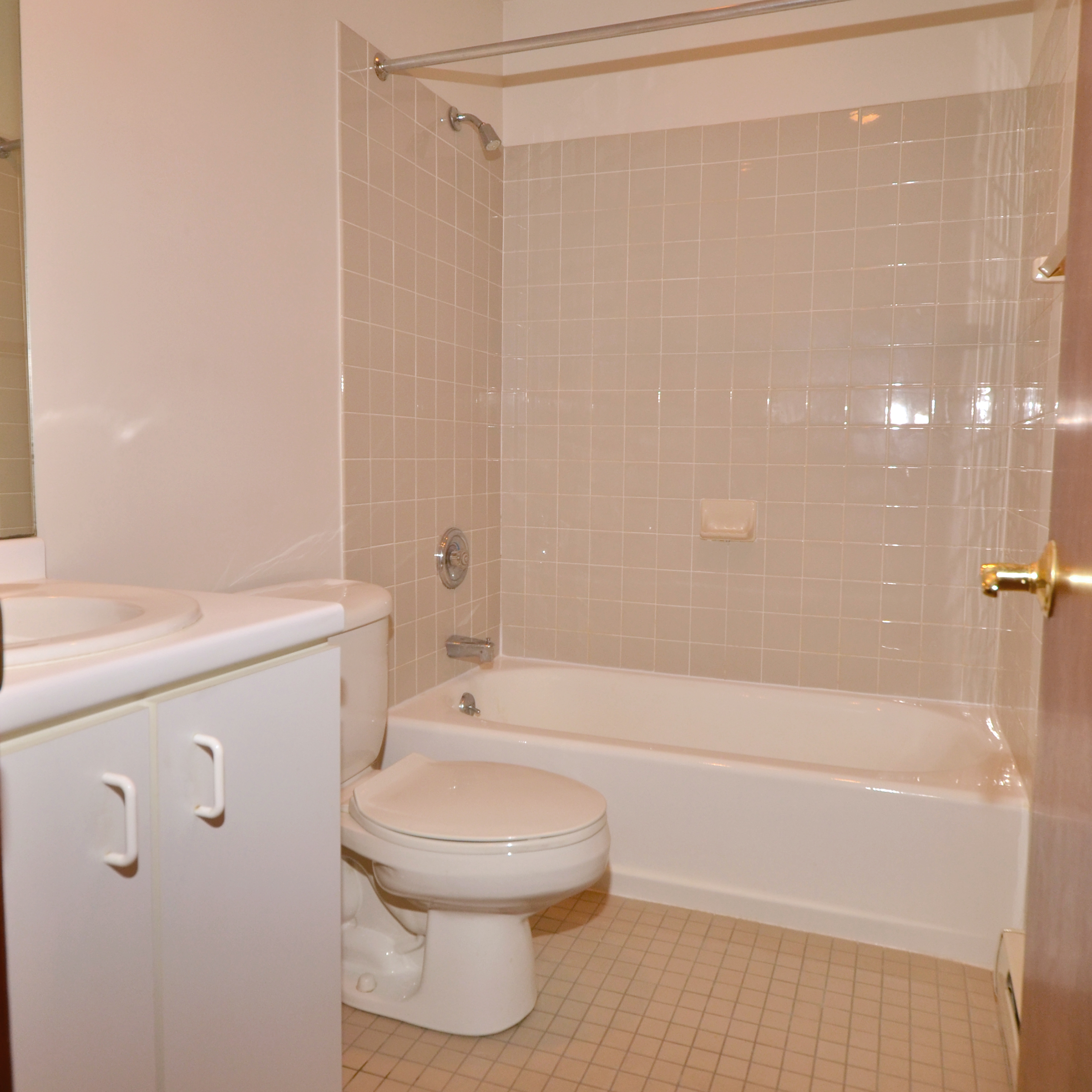 interior of 421 Denniston Apt.2