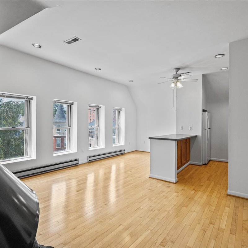 interior of 421 Denniston Apt.4