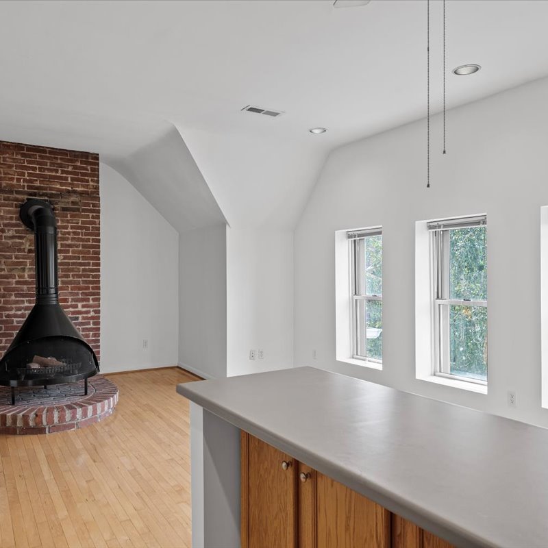 interior of 421 Denniston Apt.4