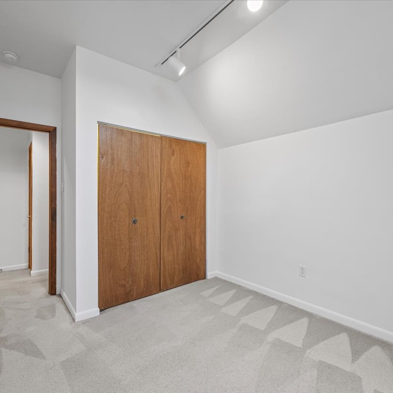 interior of 421 Denniston Apt.4