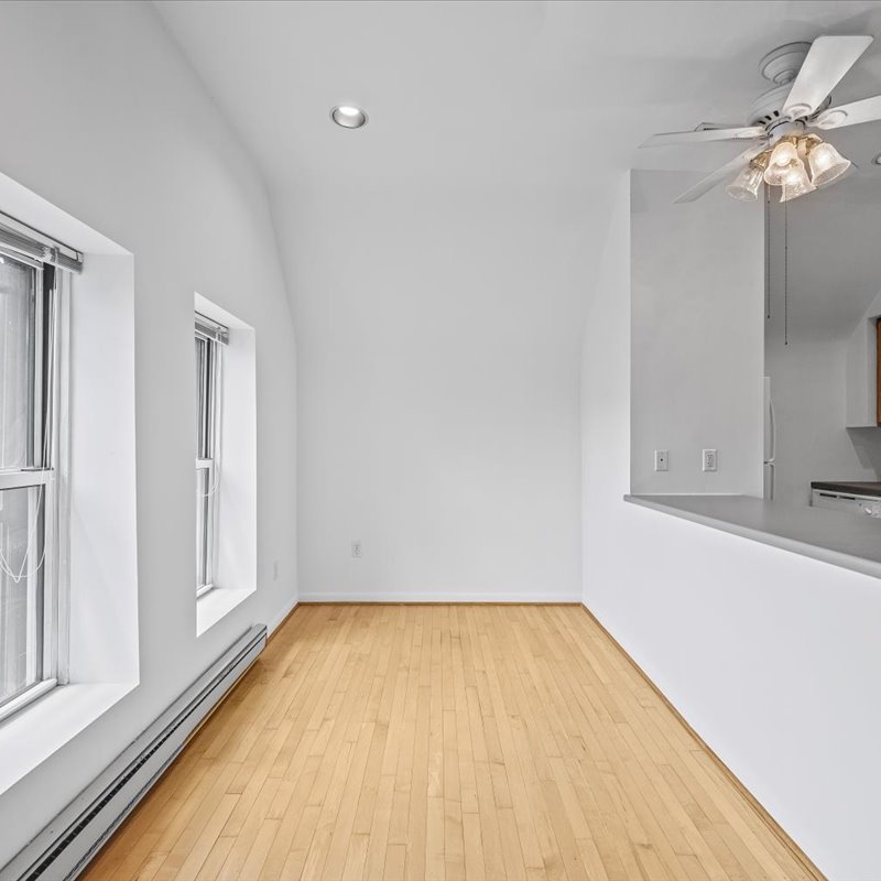 interior of 421 Denniston Apt.4