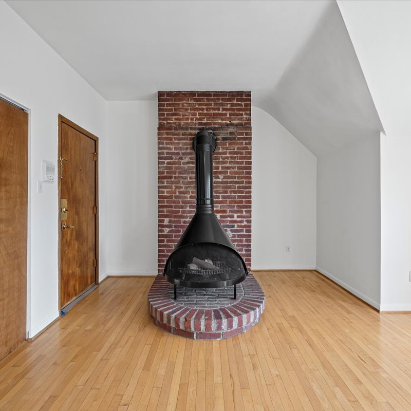 interior of 421 Denniston Apt.4