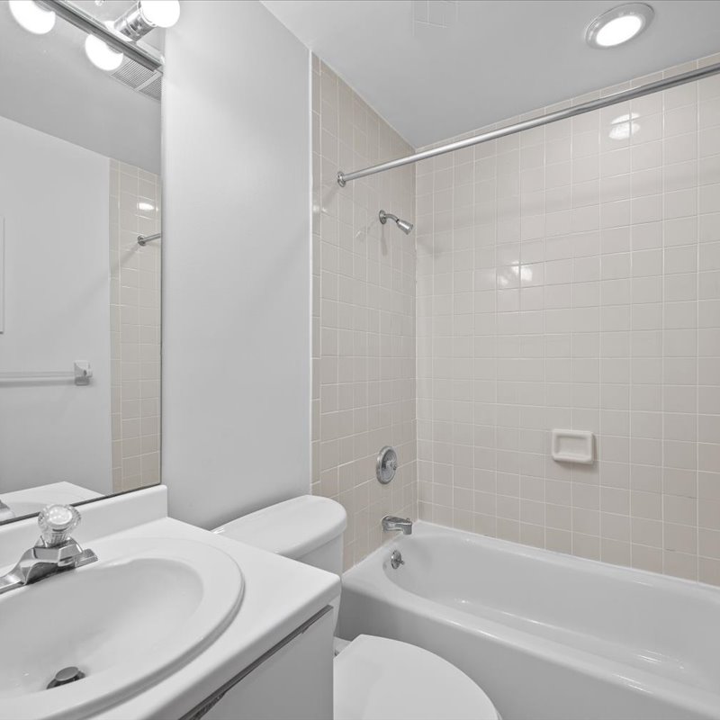interior of 421 Denniston Apt.4