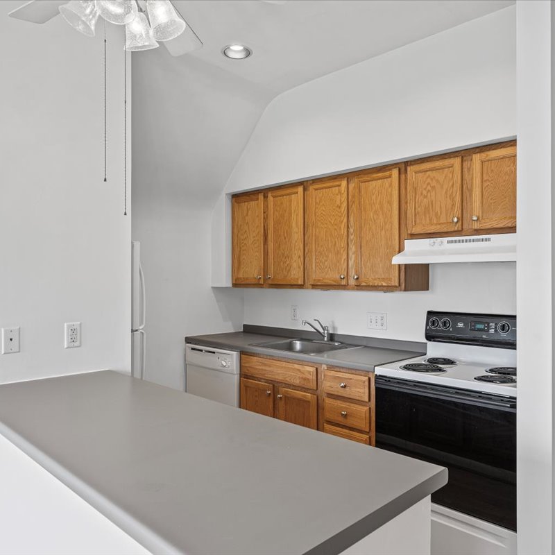 interior of 421 Denniston Apt.4