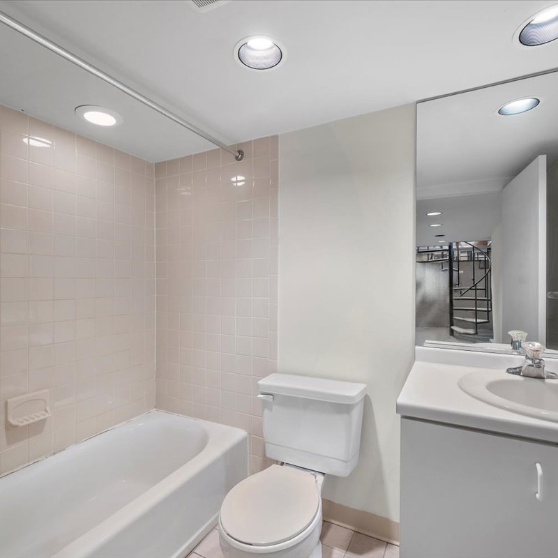 interior of 423 Denniston Apt.1