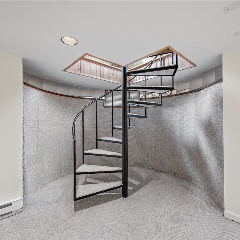 interior of 423 Denniston Apt.1