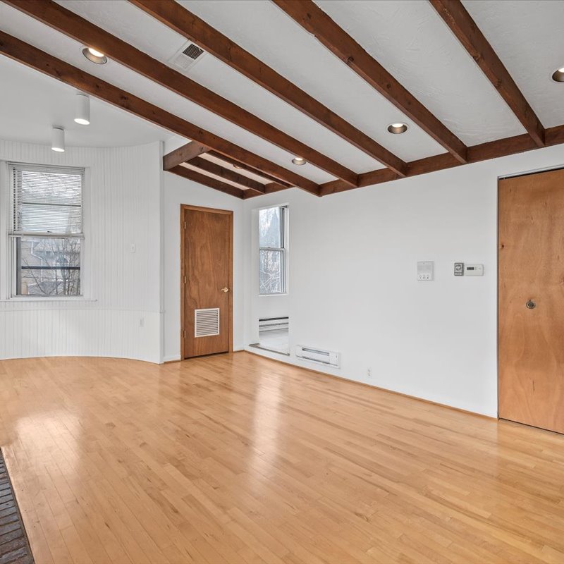interior of 423 Denniston Apt.3