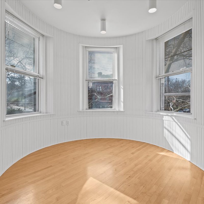 interior of 423 Denniston Apt.3