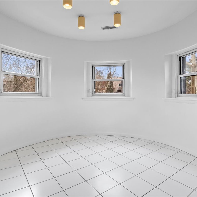 interior of 423 Denniston Apt.4
