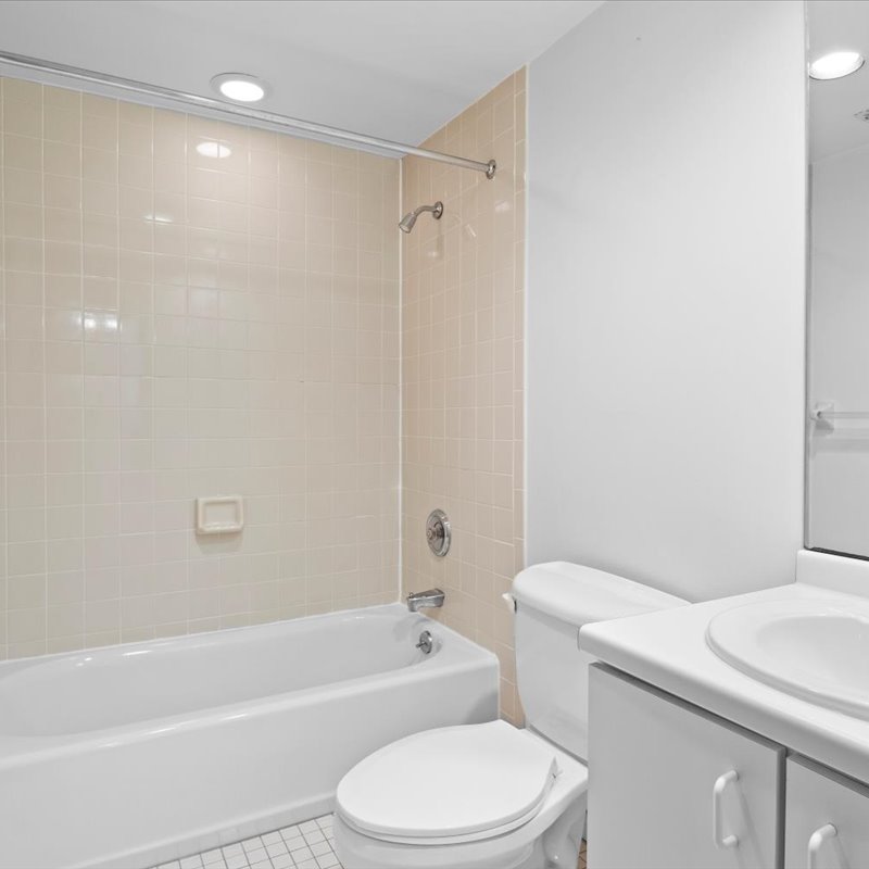 interior of 423 Denniston Apt.4