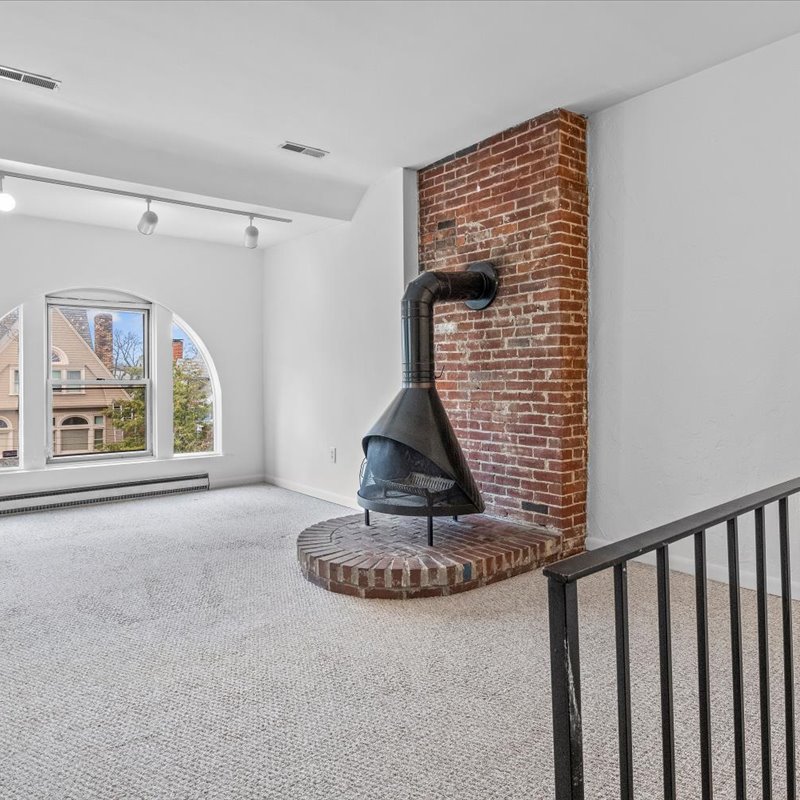interior of 423 Denniston Apt.4