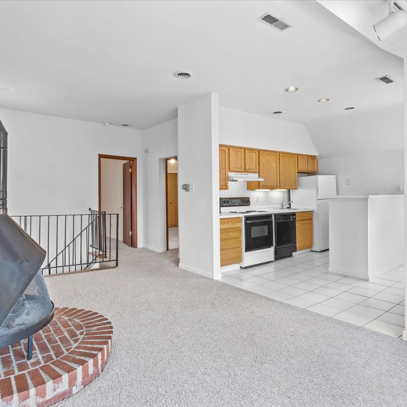 interior of 423 Denniston Apt.4