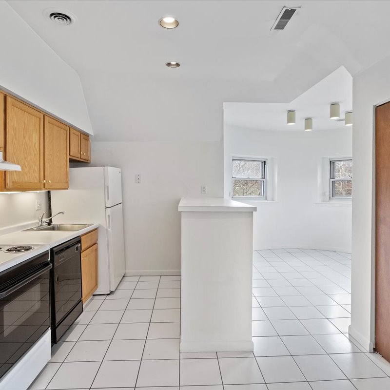 interior of 423 Denniston Apt.4