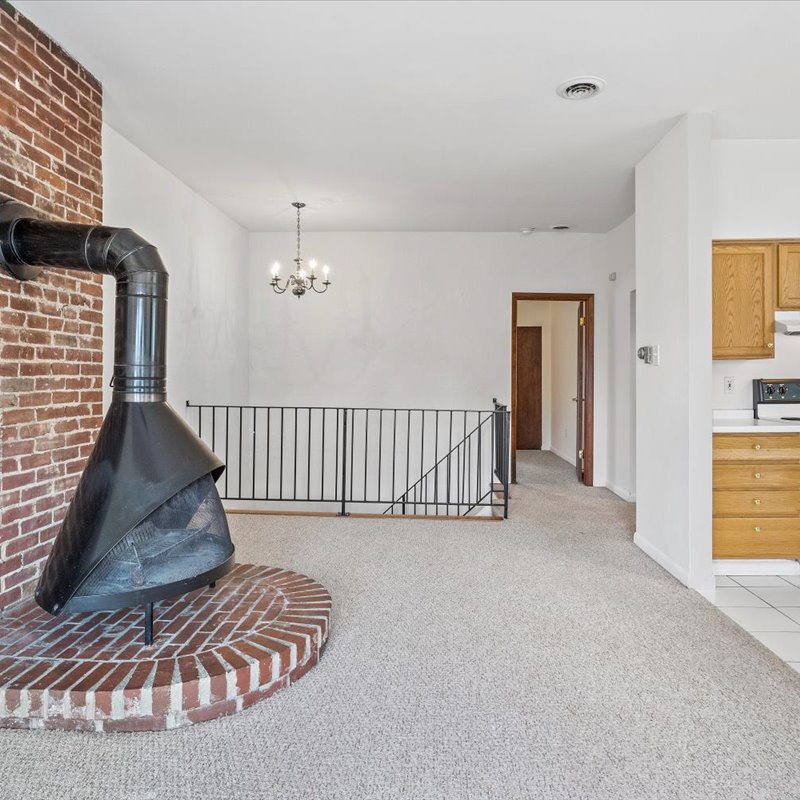 interior of 423 Denniston Apt.4
