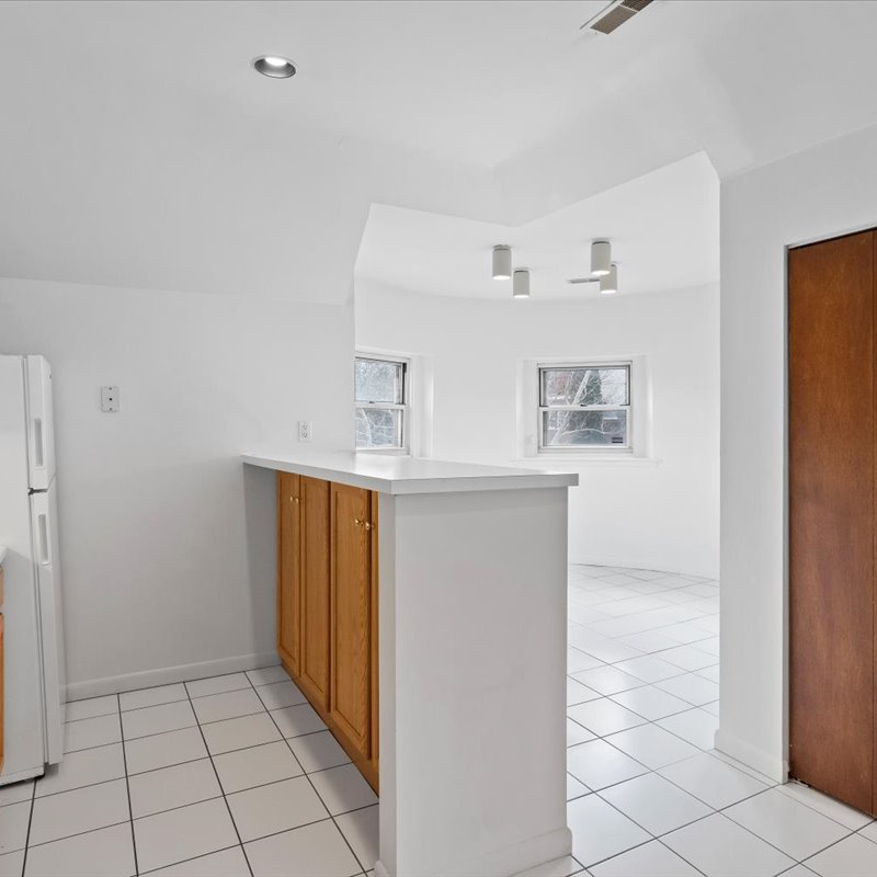interior of 423 Denniston Apt.4