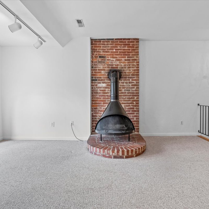 interior of 423 Denniston Apt.4