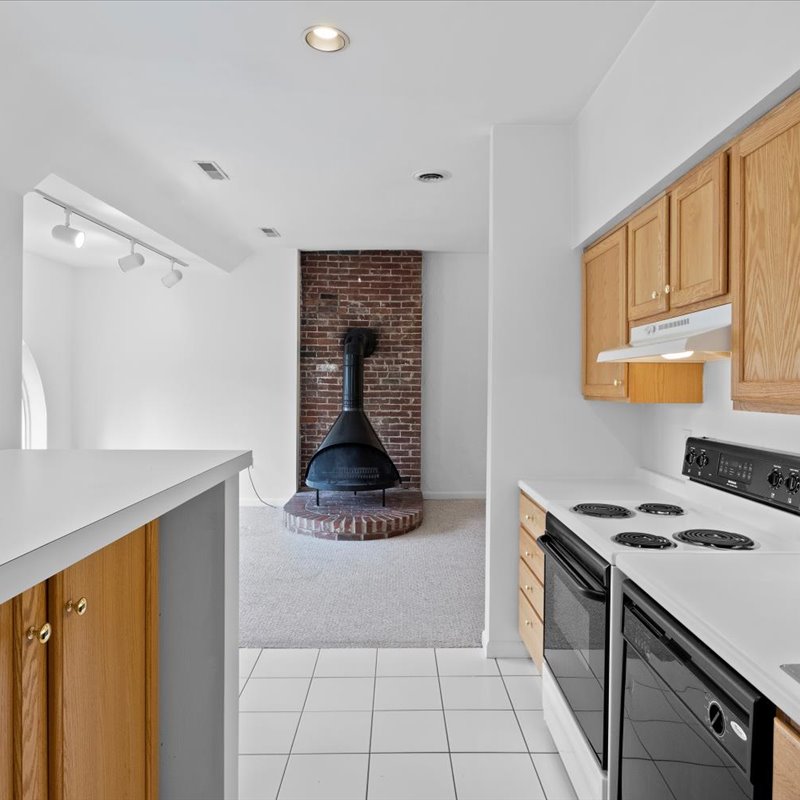 interior of 423 Denniston Apt.4
