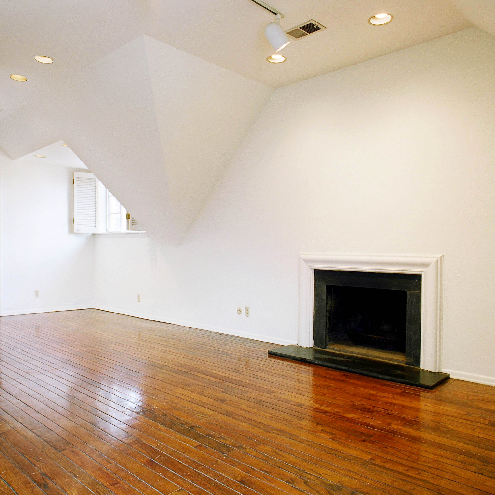 interior of Apt. 32