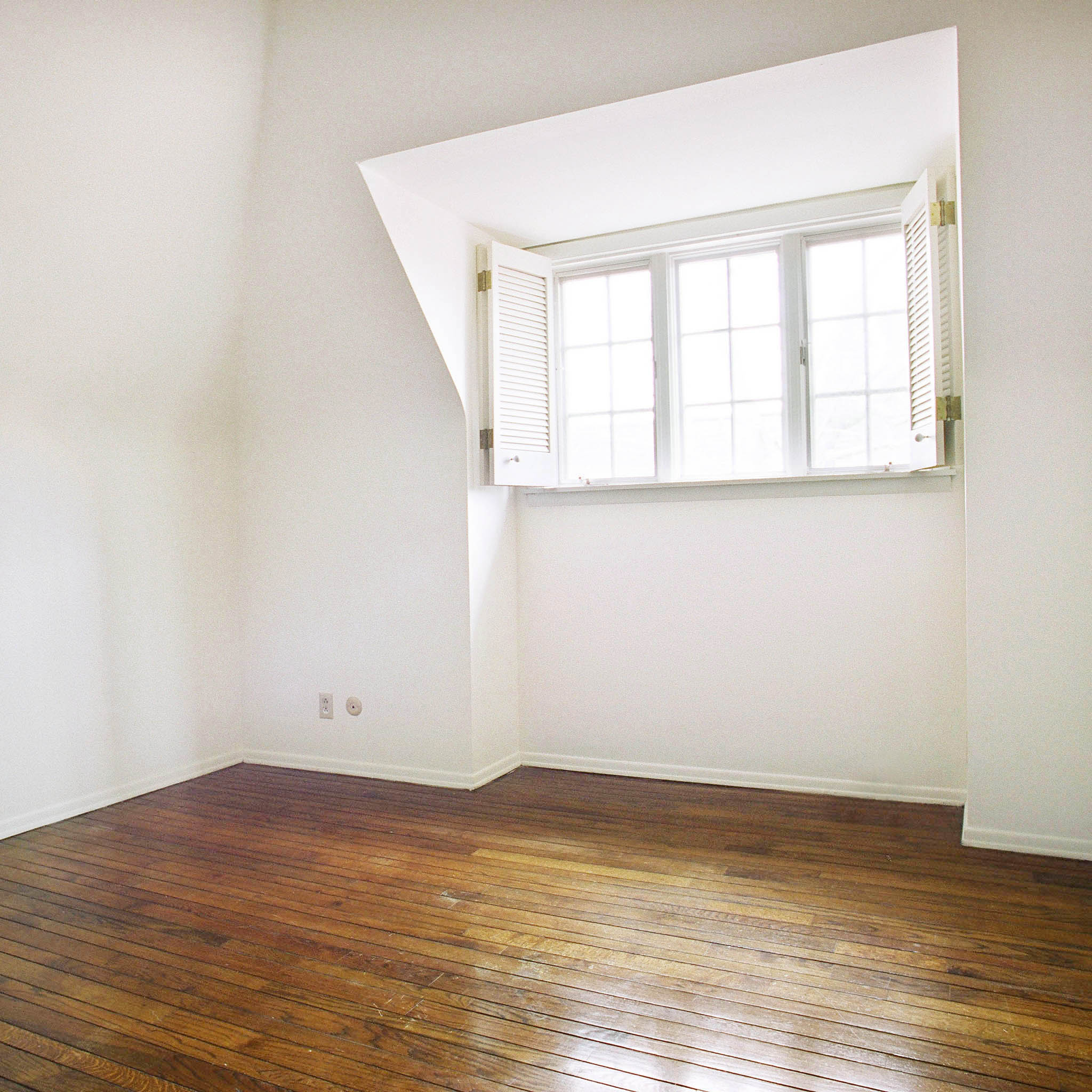 interior of Apt. 32