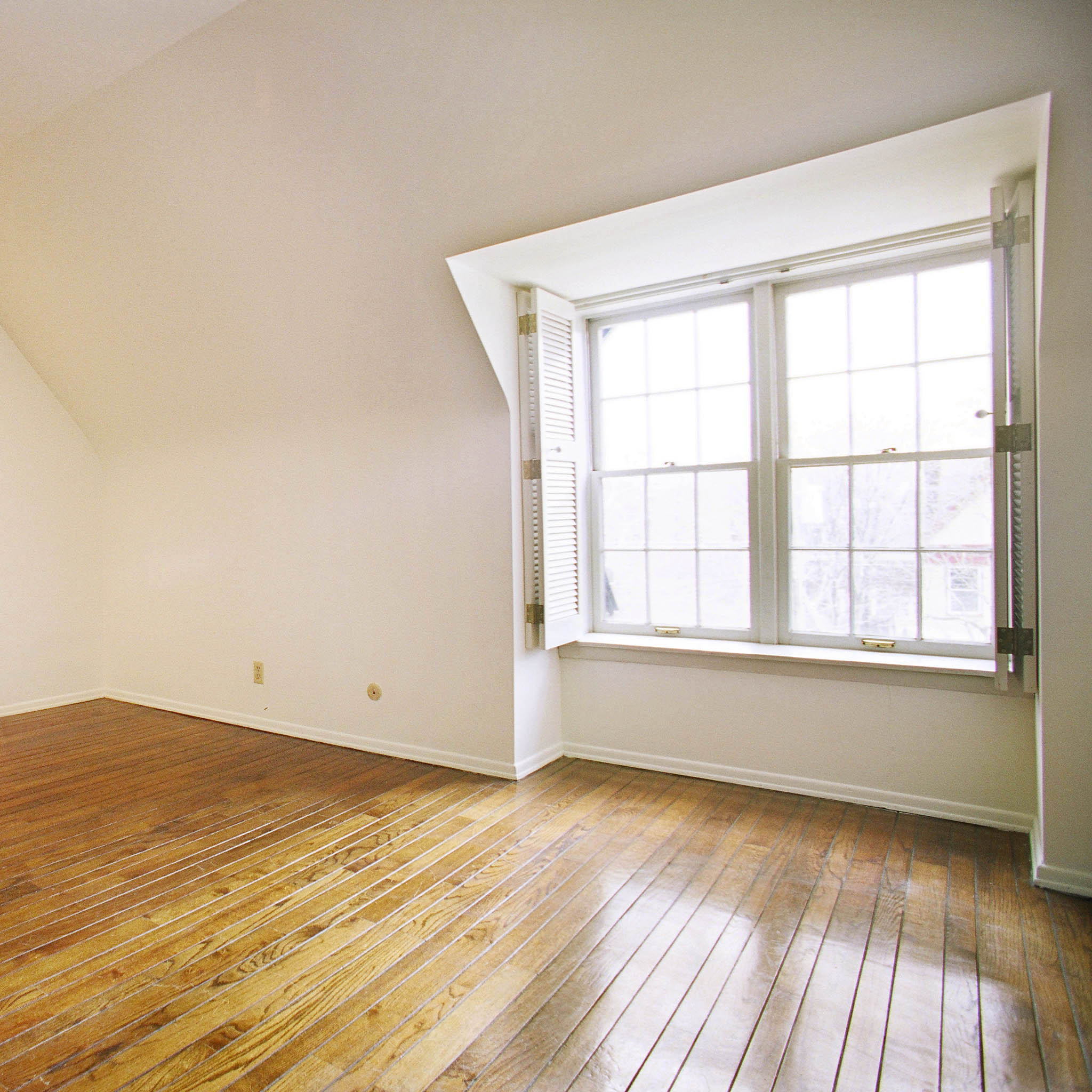 interior of Apt. 32