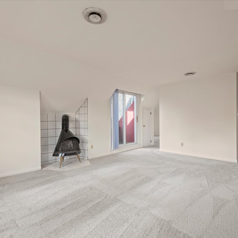 interior of Apt. 31