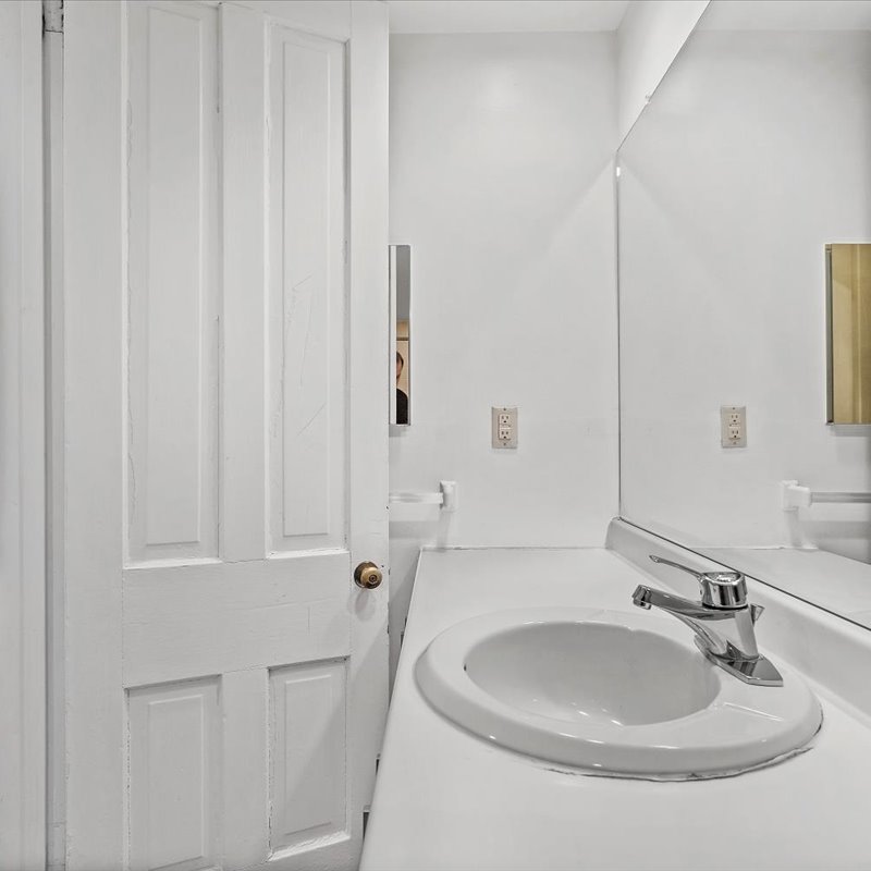 interior of Apt. 21