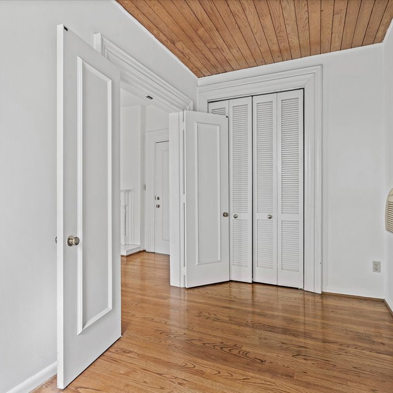 interior of Apt. 21