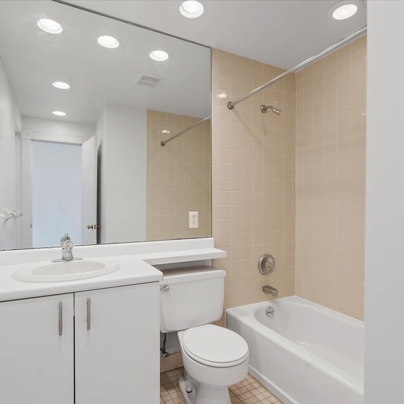 interior of Apt. 32