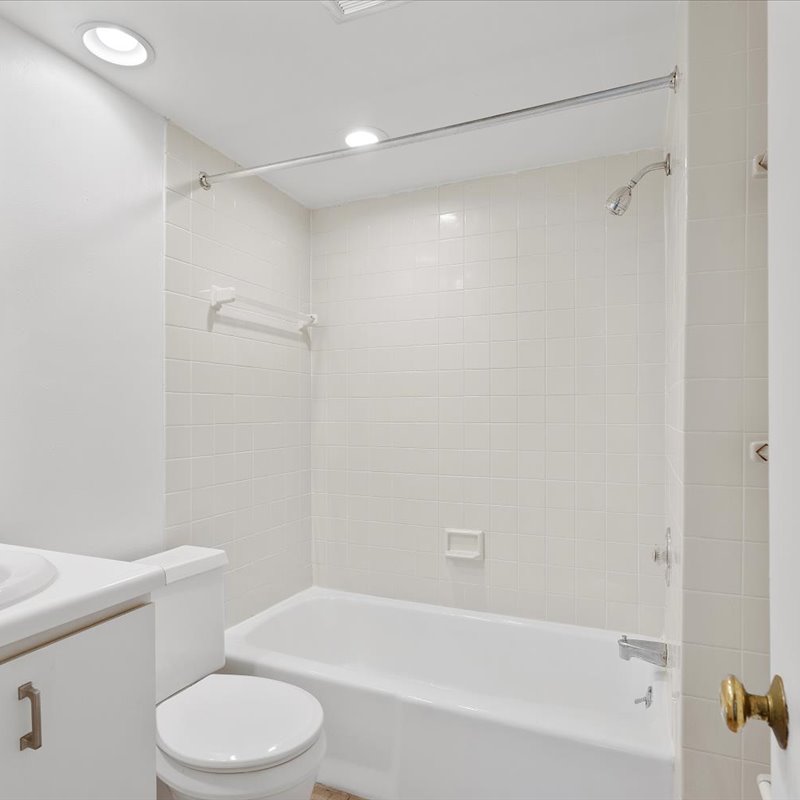 interior of Apt. 21