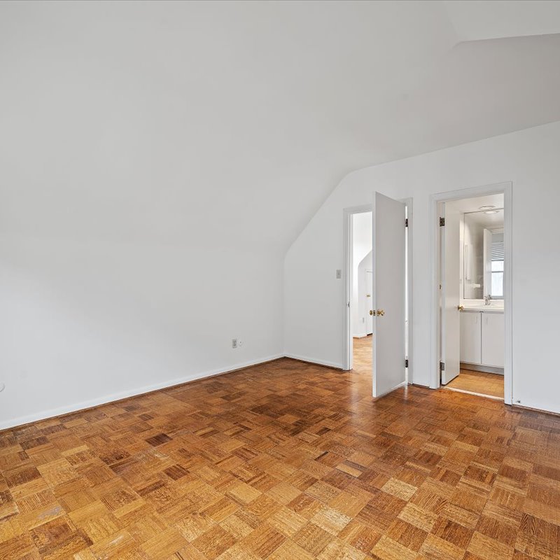 interior of Apt. 33