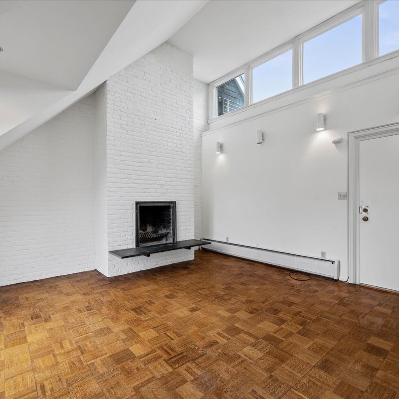 interior of Apt. 33