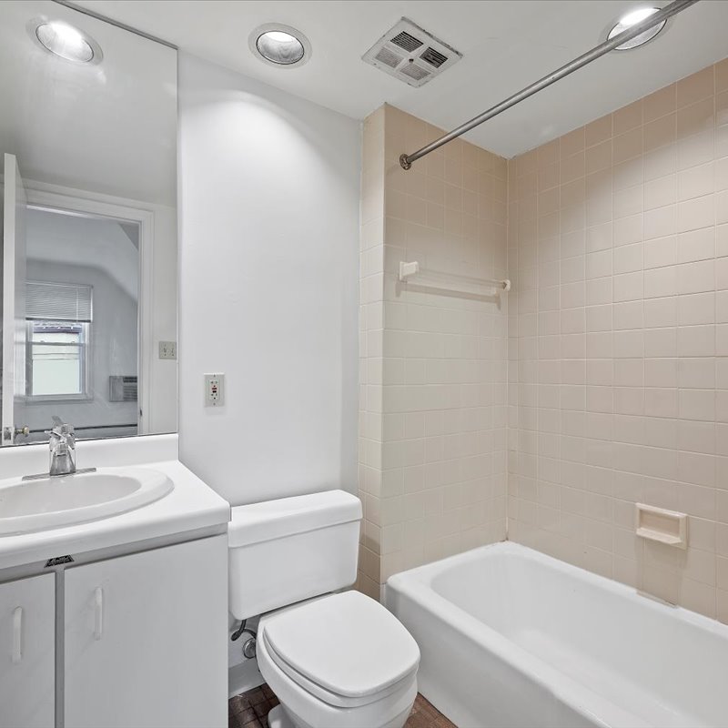 interior of Apt. 33