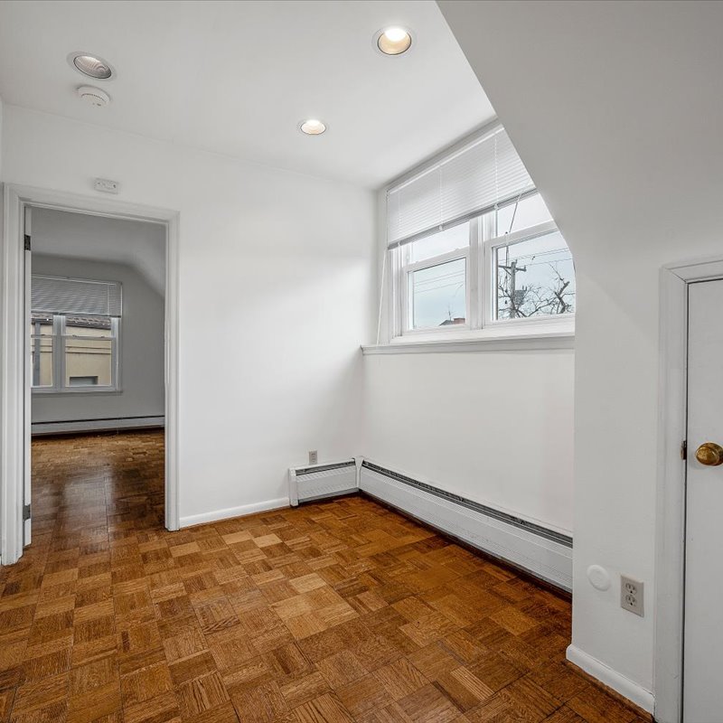 interior of Apt. 33