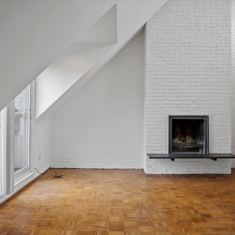 interior of Apt. 33