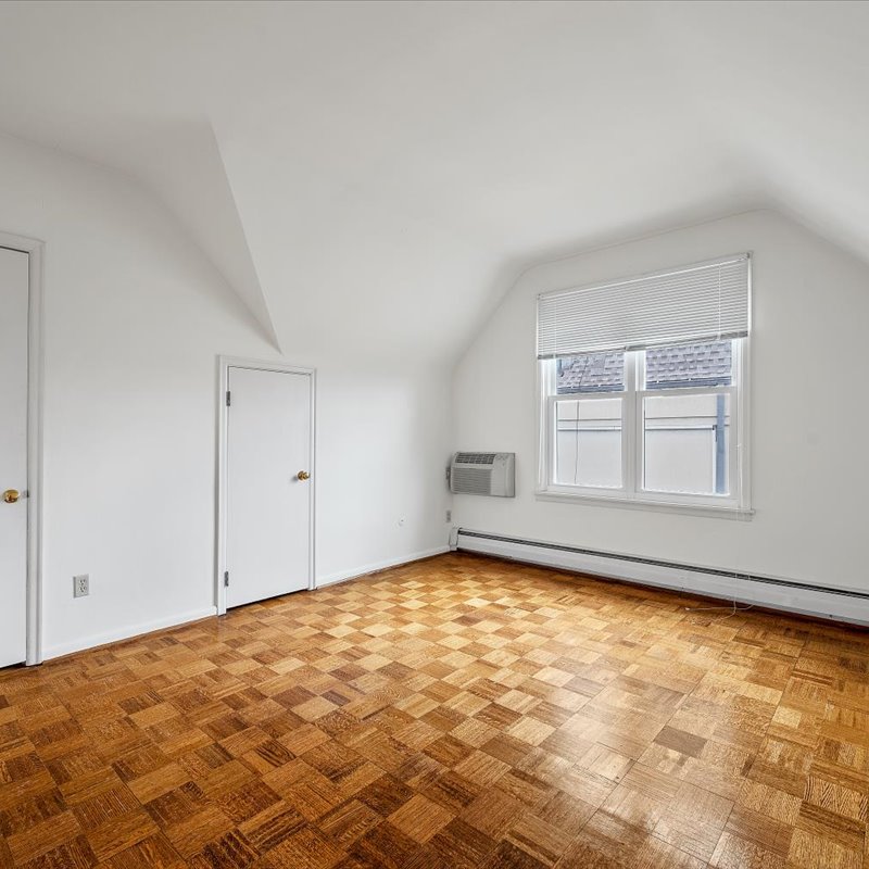 interior of Apt. 33