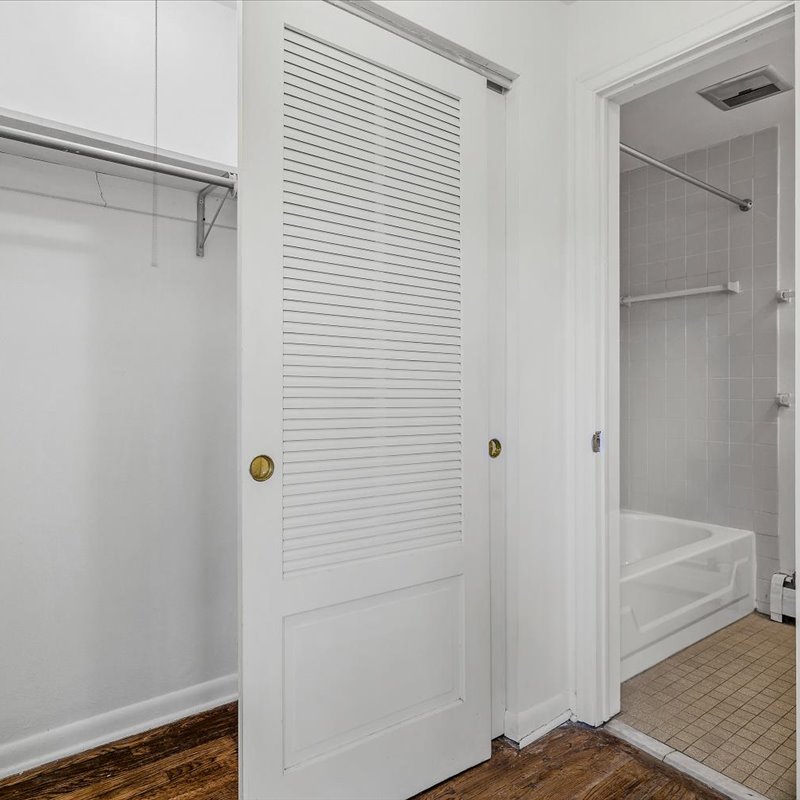 interior of 6342A Walnut