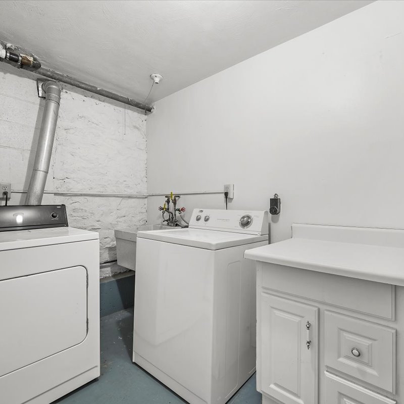 interior of 6342A Walnut