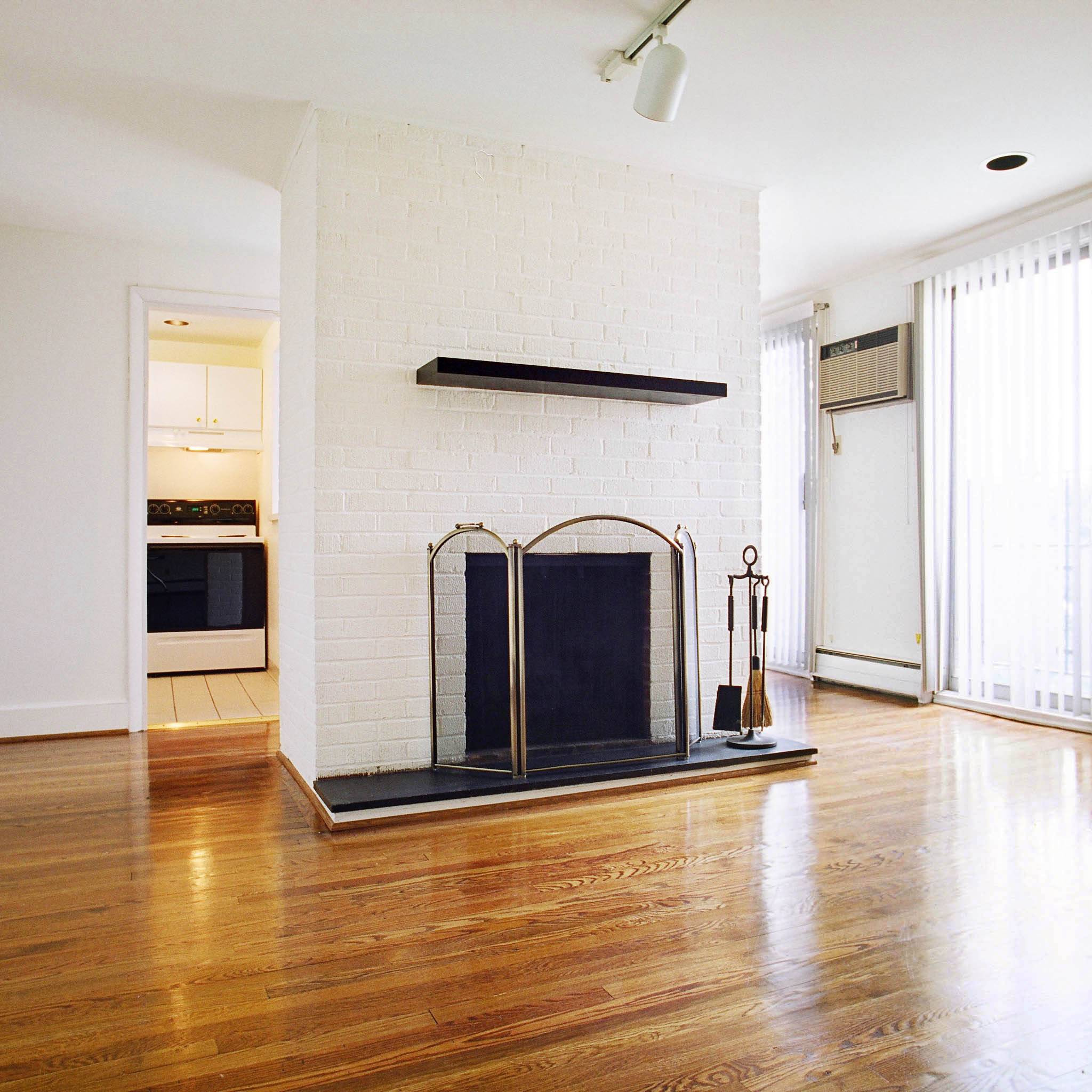 interior of 343 Denniston Apt. 31