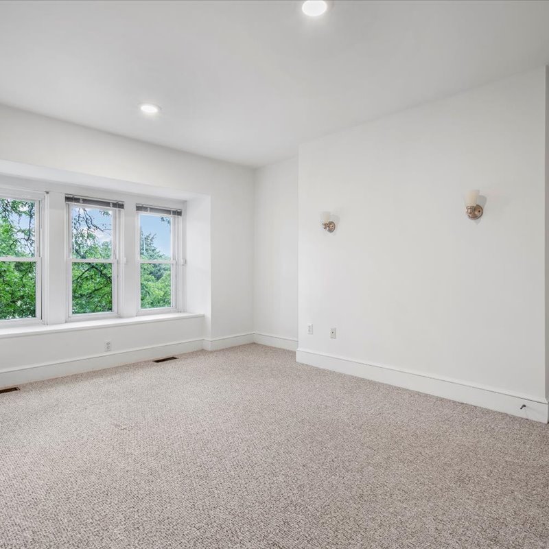 interior of 272A Shady