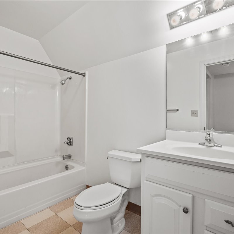 interior of Apt. 33