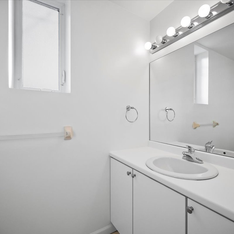 interior of Apt. 21